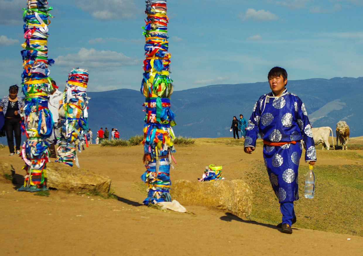Ритуальные столбы на о. Ольхон